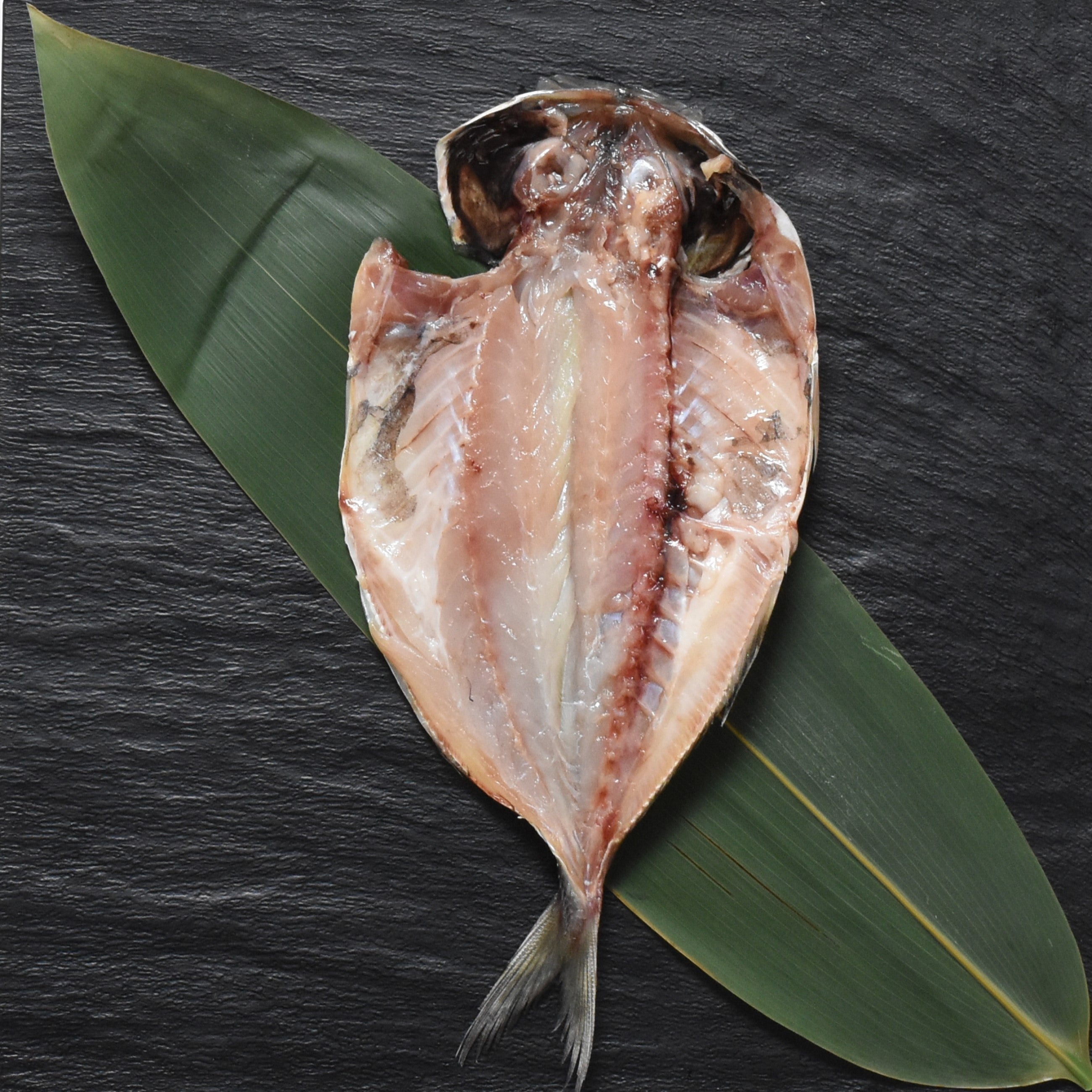 アジの開き (冷凍) / Dried Yellow Tail for Grill (Cut Upen) (Frozen) 1pc