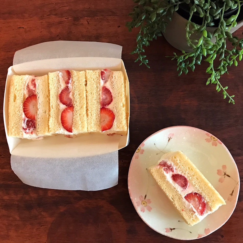Strawberry Sponge Cake ( 3pcs ) - イチゴ ショートケーキ サンド